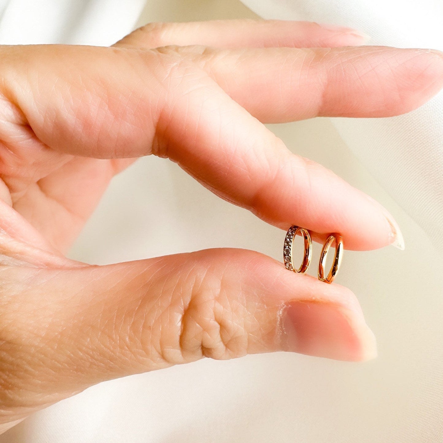 16g 18g Dainty Sweet Heart Hoop Charm, segment clicker, stainless steel silver or gold, rook huggie, hoop huggies, helix hoop charm 6mm