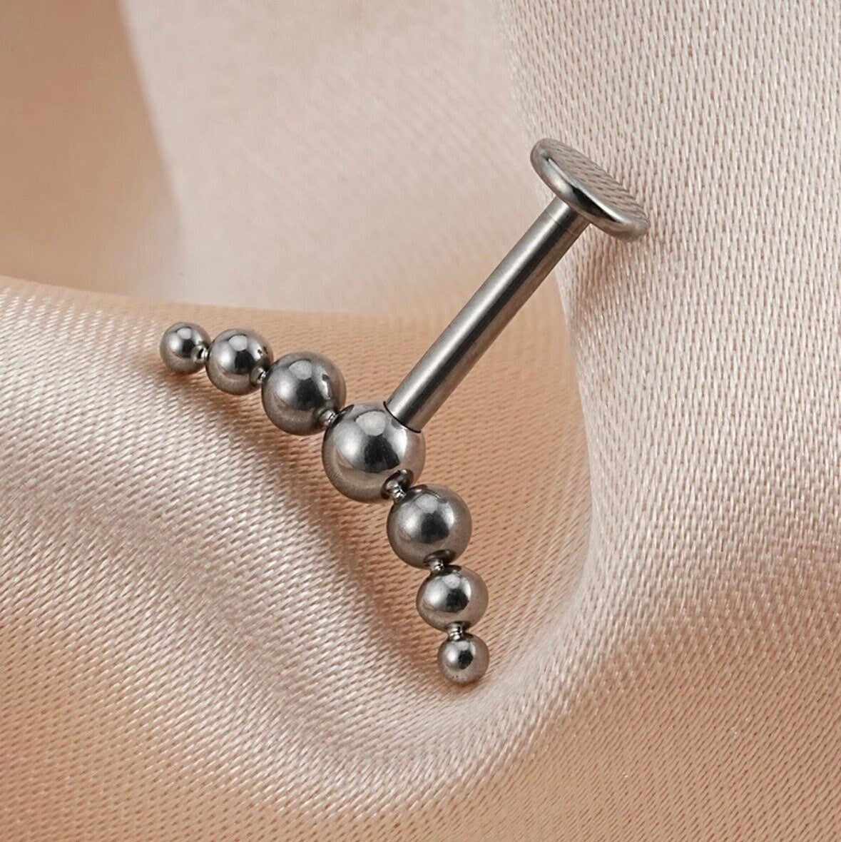 Minimalist F136 Titanium 7 Beads Cluster Vertical Helix Earring 16G Monroe Cartilage Labret Lip Stud Tragus Piercing