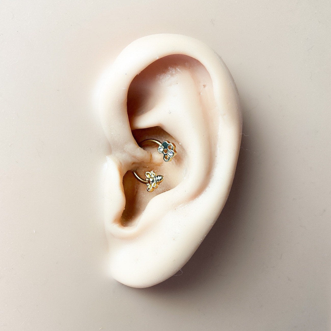 16g Mini Bee and Honeycomb stainless steel daith hoop, elegant cute daith huggie, hoop huggies, cartilage piercing, helix hoops, 10mm hoop