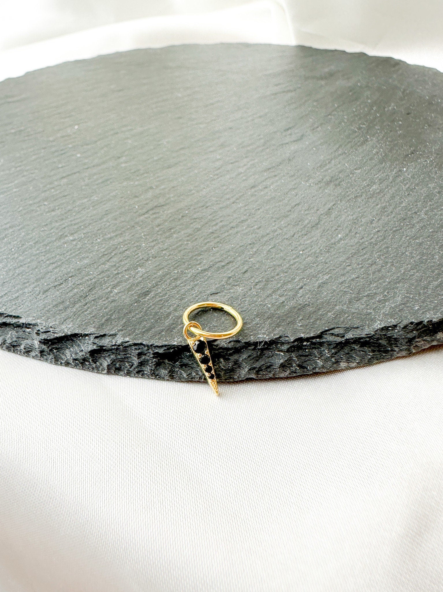 16g 14g Dainty Onyx Spike Hoop Belly Ring, Titanium silver or gold, belly piercings, 8mm, 10mm, Hoop Piercing, belly hoop